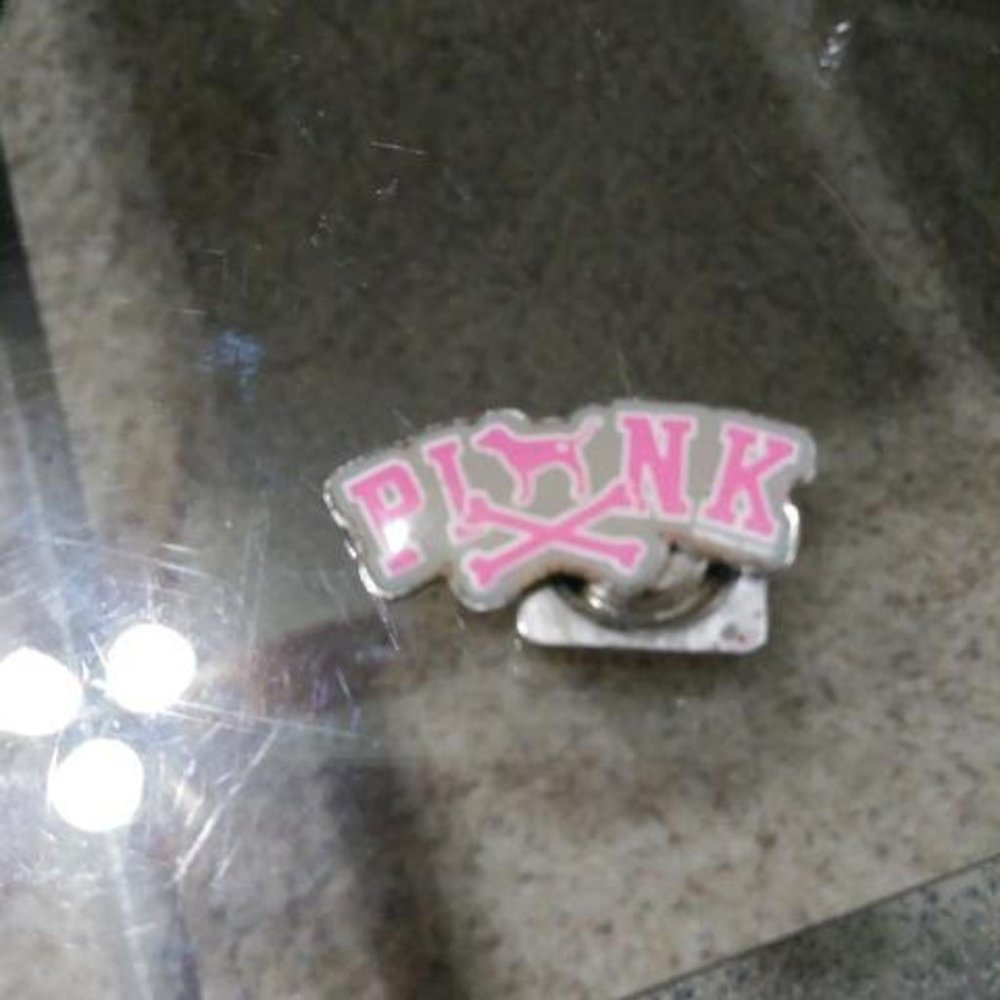 🥰VS PINK EMPLOYEE PIN RARE HTF